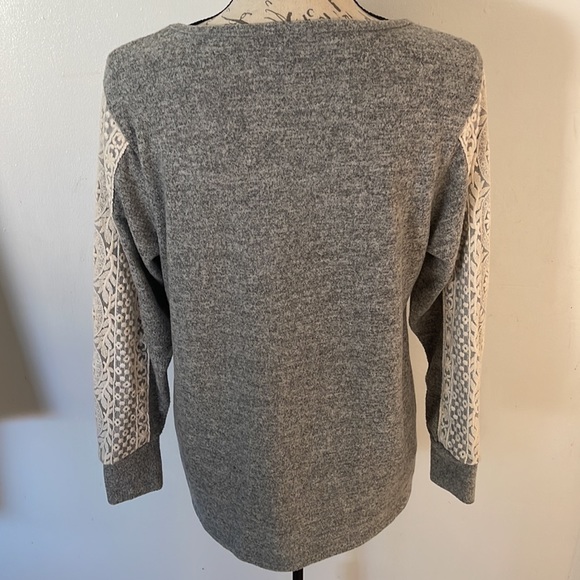 FLORA NIKROOZ Women's Gray Lace Detail Long Sleeve Lounge Sweater Size Medium - Picture 4 of 7